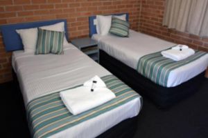 The Oaks Hotel Motel  - Hobart Tourism 0
