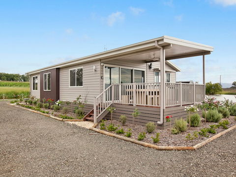 The Lake House: Rothbury - Hobart Tourism 0