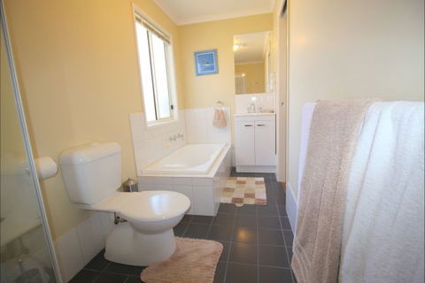 Christies Cottage For Holidays And Relocations. - Hobart Tourism 25