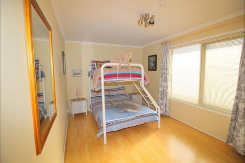 Christies Cottage For Holidays And Relocations. - Hobart Tourism 26