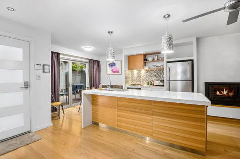 Limestone Coast Apartments - Hobart Tourism 6