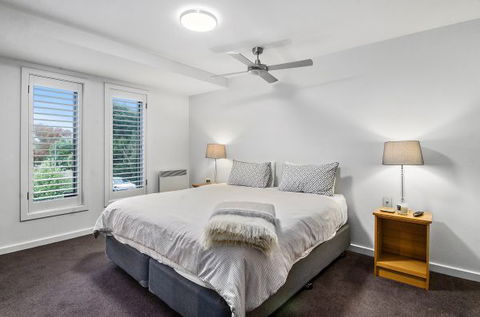 Limestone Coast Apartments - Hobart Tourism 7