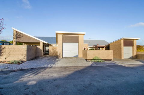 Limestone Coast Apartments - Hobart Tourism 9