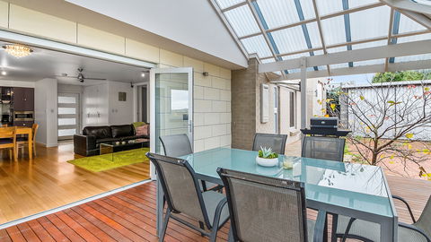 Limestone Coast Apartments - Hobart Tourism 10