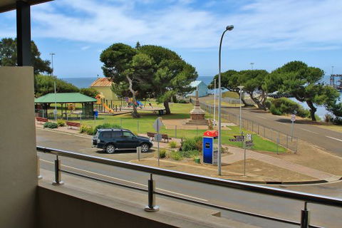 Pier Number 10 - Tourism TAS 1