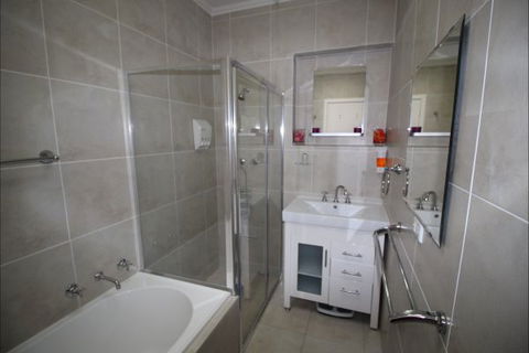 Christies Cottage For Holidays And Relocations. - Hobart Tourism 14