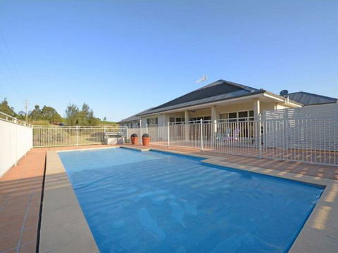Villa Siena - Hobart Tourism 9