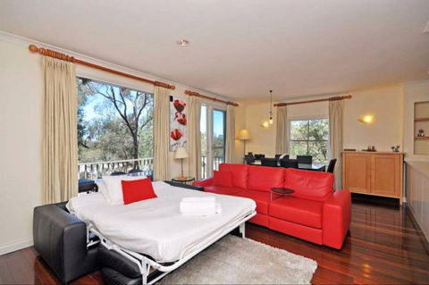 Villa Siena - Hobart Tourism 7