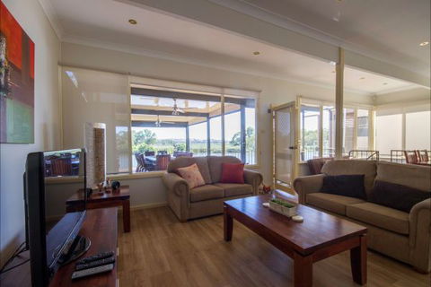 River Shack Rentals - Living The Dream - Tourism TAS 51