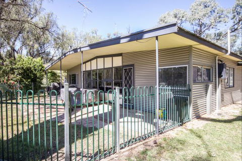 River Shack Rentals - Living The Dream - Tourism TAS 106