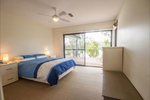 River Shack Rentals - Living The Dream - Tourism TAS 131