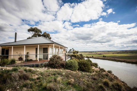 River Shack Rentals - Living The Dream - Tourism TAS 27