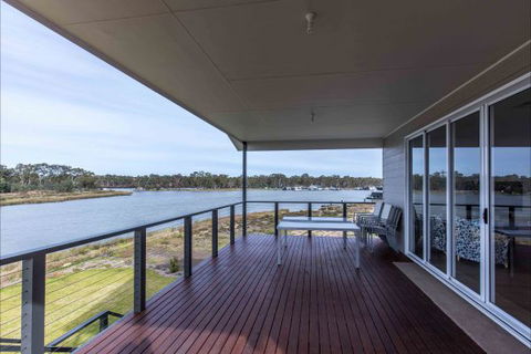 River Shack Rentals - Living The Dream - Tourism TAS 111