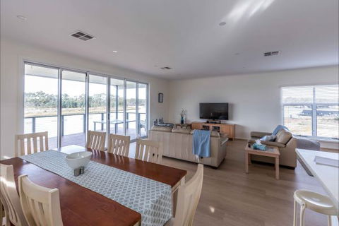 River Shack Rentals - Living The Dream - Tourism TAS 112