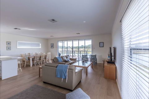 River Shack Rentals - Living The Dream - Tourism TAS 113