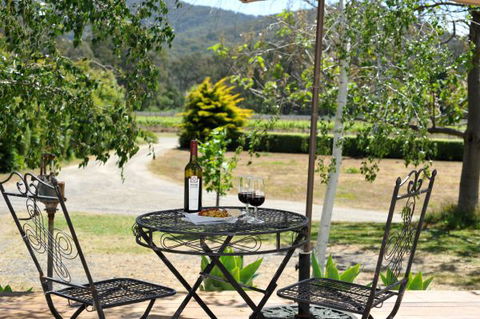 Casolare B&B Vineyard Accommodation - Hobart Tourism 5