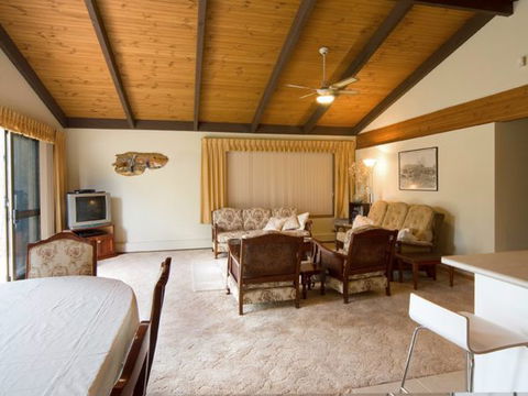 Chisholm Heights CBD Accommodation - Hobart Tourism 0
