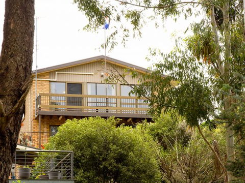 Chisholm Heights CBD Accommodation - Hobart Tourism 4