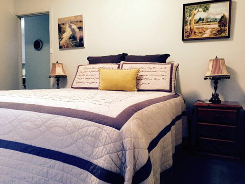 Pizzini's Vineyard Guesthouse - Tourism TAS 1