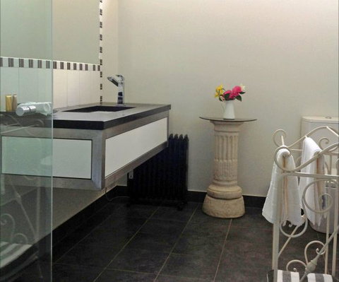 Pizzini's Vineyard Guesthouse - Tourism TAS 3