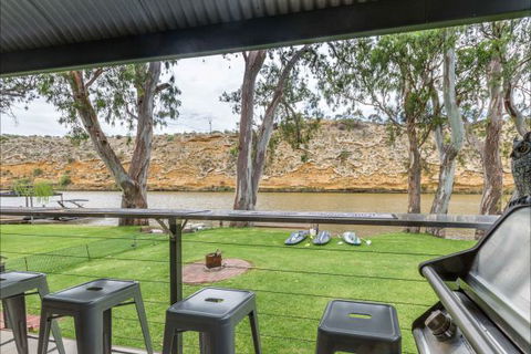 River Shack Rentals - Living The Dream - Tourism TAS 10