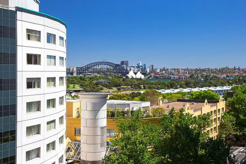 Holiday Inn Potts Point - Hobart Tourism 0