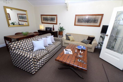 Mirkwood Forest Self-Contained Spa Cottages - Tourism TAS 6