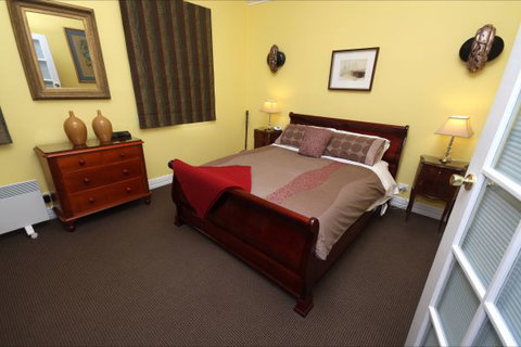 Mirkwood Forest Self-Contained Spa Cottages - Tourism TAS 8