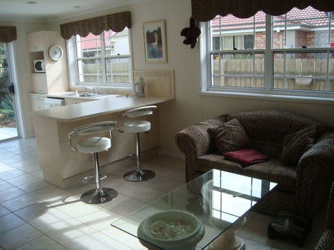 The White House - Shellharbour Village - Tourism TAS 1