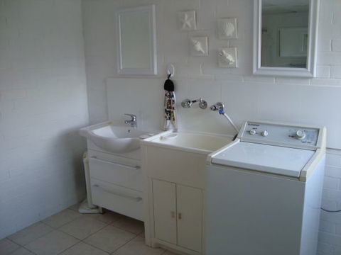 The White House - Shellharbour Village - Tourism TAS 3