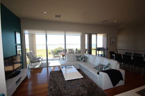 LJ Hooker Goolwa Holiday Rentals - 42 Underwood Avenue, Goolwa Beach - Tourism TAS 0