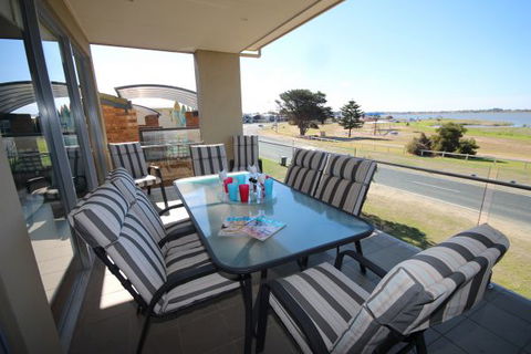 LJ Hooker Goolwa Holiday Rentals - 42 Underwood Avenue, Goolwa Beach - Tourism TAS 1
