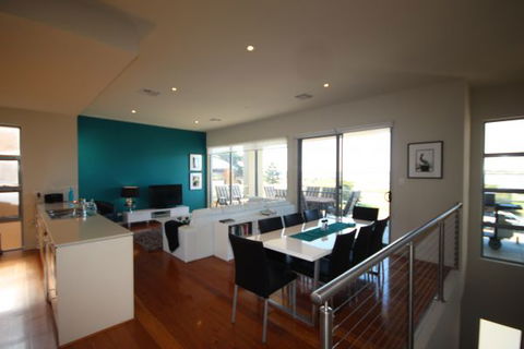 LJ Hooker Goolwa Holiday Rentals - 42 Underwood Avenue, Goolwa Beach - Tourism TAS 2
