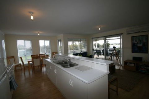 LJ Hooker Goolwa Holiday Rentals - 42 Underwood Avenue, Goolwa Beach - Tourism TAS 5