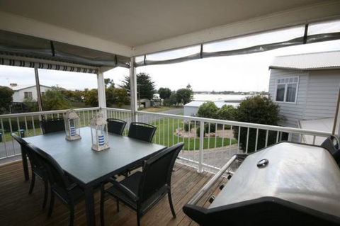 LJ Hooker Goolwa Holiday Rentals - 42 Underwood Avenue, Goolwa Beach - Tourism TAS 6
