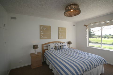 LJ Hooker Goolwa Holiday Rentals - 42 Underwood Avenue, Goolwa Beach - Tourism TAS 9