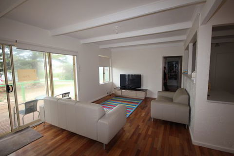 LJ Hooker Goolwa Holiday Rentals - 42 Underwood Avenue, Goolwa Beach - Tourism TAS 12