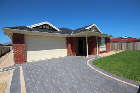LJ Hooker Goolwa Holiday Rentals - 42 Underwood Avenue, Goolwa Beach - Tourism TAS 16