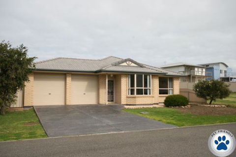 LJ Hooker Goolwa Holiday Rentals - 42 Underwood Avenue, Goolwa Beach - Tourism TAS 20
