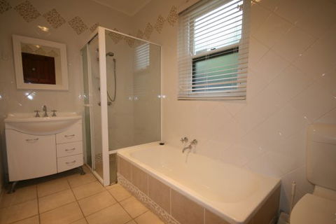 LJ Hooker Goolwa Holiday Rentals - 42 Underwood Avenue, Goolwa Beach - Tourism TAS 26