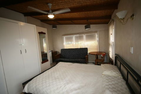 LJ Hooker Goolwa Holiday Rentals - 42 Underwood Avenue, Goolwa Beach - Tourism TAS 27