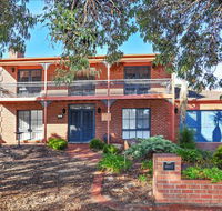 Lakeside Getaway - Hobart Tourism
