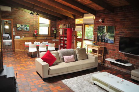 Barrenjoey Hideaway - Hobart Tourism 1