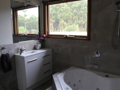 Eagle's Roost Farmstay B&B - Tourism TAS 2