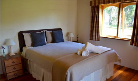 Herons Rise Vineyard Accommodation - Tourism TAS 1
