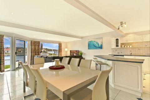 SALT Waterfront Apartment - Tourism TAS 1