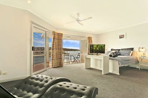 SALT Waterfront Apartment - Tourism TAS 4