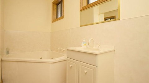 Apollo Bay Backpackers Lodge - Tourism TAS 3