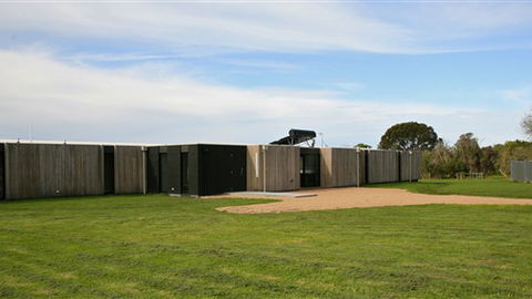 Just Inside The Gate - Hobart Tourism 5