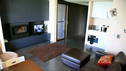 Just Inside The Gate - Hobart Tourism 6